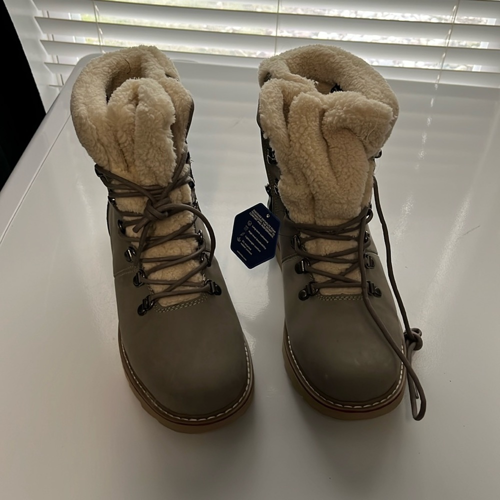 Women’s waterproof boots